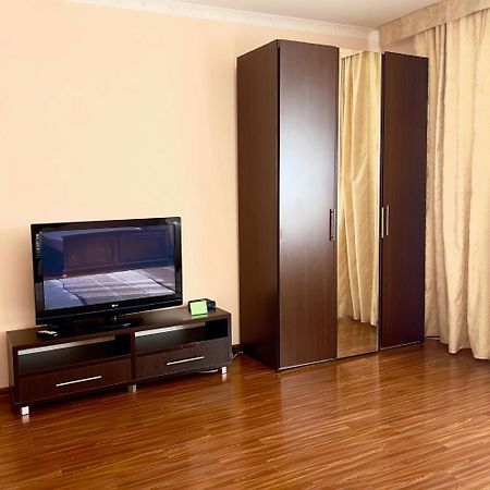 7 Очень Теплая Возле Байтерека Квартира Для 1-4 Человек Astaná Exterior foto