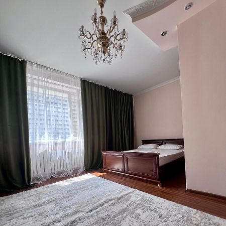 7 Очень Теплая Возле Байтерека Квартира Для 1-4 Человек Astaná Exterior foto